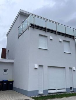 In Schwerin - Haus zur Miete mit großer Dachterrasse! - Schwerin