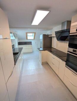 Ihre Chance: Mehrgenerationen Haus / Wohnen und Arbeiten - Gewerbeeinheit - Münsingen