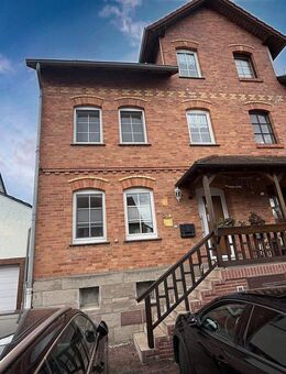 Doppelhaushälfte mit Klinkerfassade auf drei Etagen in zentraler Lage von Espenau! - Espenau