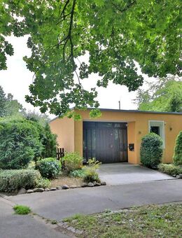 Charmanter Bungalow mit großem Garten auf Erbpachtgrundstück in ruhiger Lage von Freiburg-Landwasser - Freiburg (Breisgau)