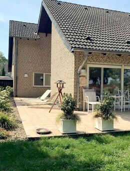 Geyen: Architekten-Villa mit Einliegerwohnung, Garten & Garage - Exklusivität in idealer Lage! - Pulheim