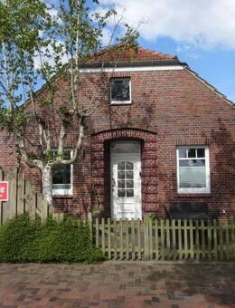 Massives, nicht unterkellertes Einfamilienferienhaus mit 3 Zimmer und Ausbaumöglichkeit in der Dachspitze - Dornum