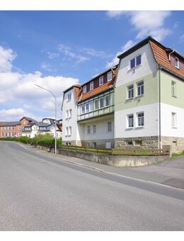 ETW in Rödental mit schöner Aussicht und hohen Räumen - Rödental