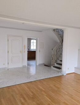 Einfamilienhaus in Uni-Nähe mit EBK und Garage - Homburg