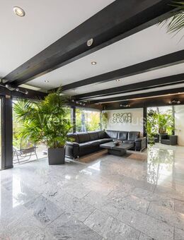 Exklusives HUF HAUS mit Wintergarten, Sauna + Gartenoase "Wohnen in seiner schönsten Form" - Neunkirchen-Seelscheid