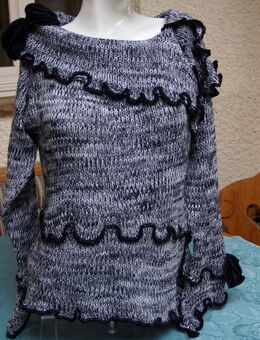 #Pullover m. Samtblüten, Gr. 40/42, #schwarz-weiß, #Bodyright - wie neu - Pfaffenhofen (Ilm) Zentrum