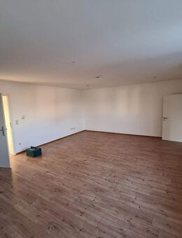 Gemütliche 2-Zi.-Whg. im 1. OG mit Dusche und Badewanne, zentral gelegen in Neufahrn i. NB - Neufahrn (Niederbayern)