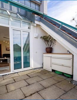 Bezugsfreie und herrliche 3,5 Zi.-Dachgeschoss-Maisonettewohnung mit Balkon und Tiefgarage! - Radolfzell (Bodensee)