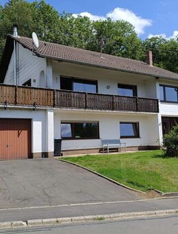 Attraktives, lichtdurchflutetes, freistehendes Einfamilienhaus mit Einliegerwohnung in Üdersdorf, Vulkaneifel - Üdersdorf