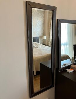 Ganzkörperspiegel Wandspiegel mit Rahmen aus Holz und Kunstleder - Wiesbaden