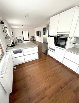 Wunderschöne 5,5 Zimmer-Maisonette-Wohnung mit großer Scheune-Lager in perfekter Randlage von Kirchheim-Nabern - Kirchheim (Teck)