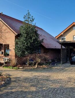 Charmantes Einfamilienhaus mit großzügigem Grundstück, Wintergarten und Doppelcarport - Schlangen