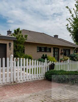 VERKAUFT !!! Charmanter gepflegter Bungalow mit Garage und tollem kleinen Garten - Saterland