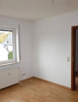 Sofort einziehen und wohlfühlen: Hübsche 2-Zimmer-Wohnung - Lichtenstein (Sachsen)