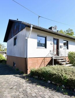 Direkt einziehen! Freistehendes Einfamilienhaus mit großzügigem Grundstück in Herborn - Herborn (Rheinland-Pfalz)