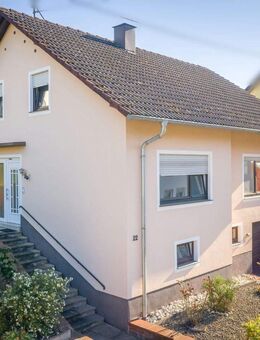Wohnen mit Weitblick: Familienfreundliches Zuhause mit Garten, Balkon und viel Platz - Saarburg