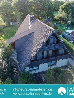 Markantes Giebelhaus mit verschiedenen Wohnbereichen, Vollkeller und großem Garten in Holtgast - Holtgast