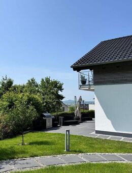 Teilmöbliert: Repräsentatives EFH in Habichtswald mit EBK - Habichtswald
