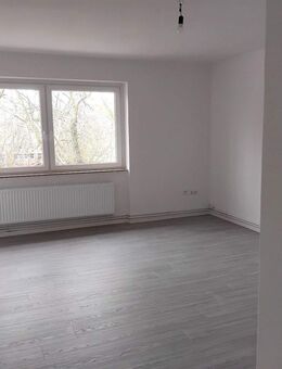 Sehr schöne renovierte 3 Zimmer Wohnung mit Balkon in Gelsenkirchen zu vermieten - Gelsenkirchen
