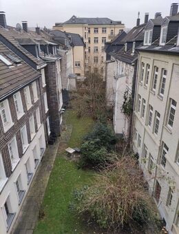 Charmante 4-Zimmer-Dachgeschosswohnung mit Holzböden und Gemeinschaftsgarten in Elberfeld - Wuppertal