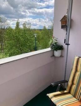 Sonnige 2-Zimmer-Wohnung mit Balkon und Einbauküche zu vermieten! - Reichenbach (Vogtland)