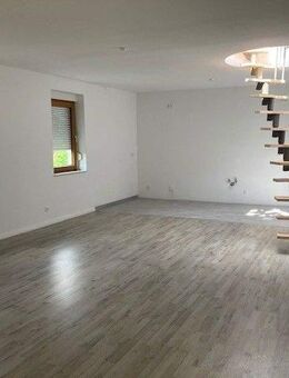 Modernisiertes Mehrfamilienhaus mit Ausbaupotenzial: 9 Wohneinheiten & 2 Gewerbeflächen in Top-Lage - Zwickau