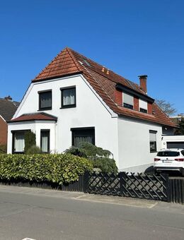 Gepflegtes Zweifamilienhaus mit großem Garten, Terrasse und Nebengebäuden in Bremen-Arbergen - Bremen