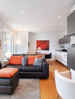 Ready to live: Absolut neuwertige, voll möblierte Zwei-Zimmer-Wohnung mit See- und Bergblick - Seeshaupt