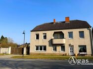 Kapitalanlage - Vermieteter Vierseitenhof mit 8 Wohneinheiten, Garagen und großer Grünfläche - Schönwalde-Glien