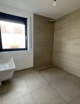 Erstbezug nach Sanierung! Stilvolles Reihenmittelhaus mit 138 m² Wohnfläche, Parkett, Garage uvm.! - Fürth