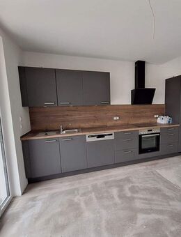 Neusanierte 4-Raum Dachgeschosswohnung in Freiberg zu verkaufen - Freiberg