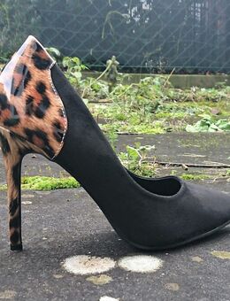 Gr. 40, High Heels Pumps, schwarz + Lack LEO hinten ( Sergio Todzi ) - Bruchköbel