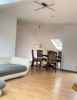 Charmante Dachgeschosswohnung mit Loggia in ruhiger Lage - Im Schacht 6-8, Saarbrücken - Saarbrücken