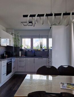 3-Zimmer Wohnung im Penthousegeschoss - 2 Dachterrassen, Einbauküche, 2 Stellplätze - Villingen-Schwenningen