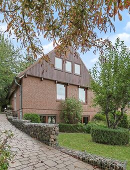 Glückwunsch, Herr Architekt! Großzügiges Einfamilienhaus mit Einliegerwohnung für Liebhaber - Schwentinental