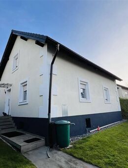 Familienhaus in gewachsener Lage - komfortabel mit Carport - Schöllnach