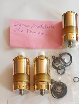 2X CLONE, RTA !! 2X Gold guter Zustand, (+ 1X Ersatzteilspender Gold ohne Kamin, ohne Drip Tip). FP. 40€ .SAMMLUNGSVERKLEINERUNG!! Selbstwickler, Verdampfer, Tank für Akkuträger, E zigarette, Mod Box, Vape. - Bühl