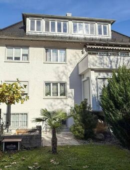 FRISCH RENOVIERT INS NEUE JAHR! Zauberhafte 3-Zimmer-Dachgeschoßwohnung in schöner Stadtvilla - Ravensburg