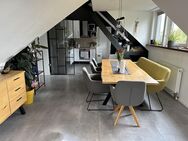 Einzigartige 4 Zimmer Dachgeschosswohnung mit Balkon - Krefeld