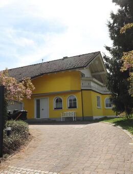 Modernisiertes Zweifamilienhaus mit großem Garten - Schwarzenbach (Wald)