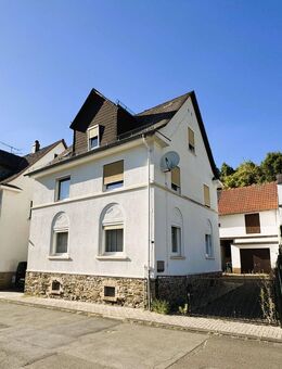 ***Gepflegtes Einfamilienhaus in Tiefenbach - ideal für die kleine Familie - ausgebautes DG und zwei Garagen*** - Braunfels