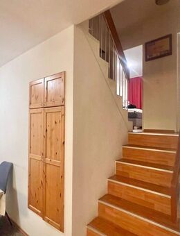 Gut geschnittene Drei-Zimmer-Wohnung auf mehreren Ebenen mit Loggia! - Unterschleißheim