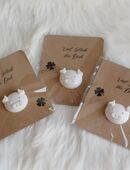 ab 1,60 € .... Glücksbringer Gastgeschenk Glücksschweinchen auf Kraftpapier Handmade Keraflott Raysin in 53359