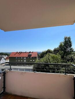 2-Zimmer-Wohnung - 59 m² - 3. Obergeschoss - Aufzug - Balkon - Selb