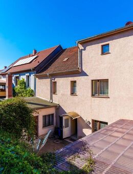 Treppchen ins Glück: Altstadthaus mit verwunschenem Hof - Sangerhausen