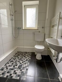 Tageslichtbad mit ebenerdige Dusche in Fedderwardergroden! - Wilhelmshaven