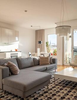 Stilvolle und großzügige 3-Zimmer-Wohnung in ruhiger Lage mit großem Balkon nahe Volkspark Friedrichshain Berlin - Berlin