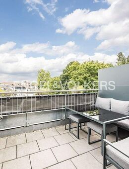 Design trifft Komfort – stilvolle Maisonette mit Loggia - Fürth