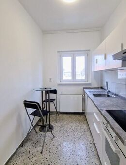 BEZUGSFREIE SANIERTE BALKONWOHNUNG MIT AUSBLICK - Berlin
