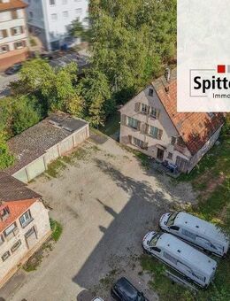 Grundstück mit zwei Mehrfamilienhäusern und fünf Garagen zu verkaufen! - Schramberg